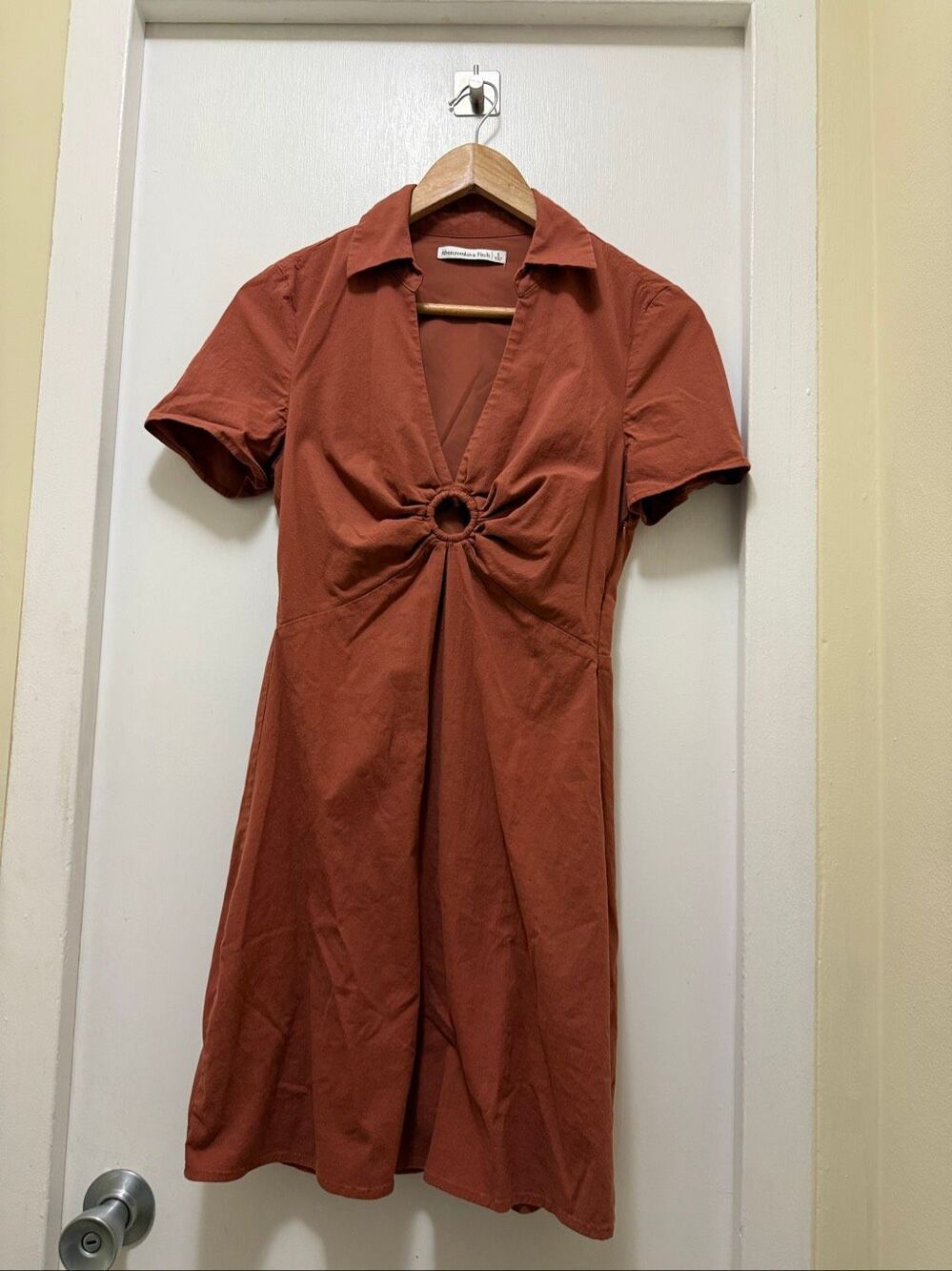 Abercrombie & Fitch Rust Brown O-Ring Cutout Mini Dress Womens Small - Picture 2 of 9